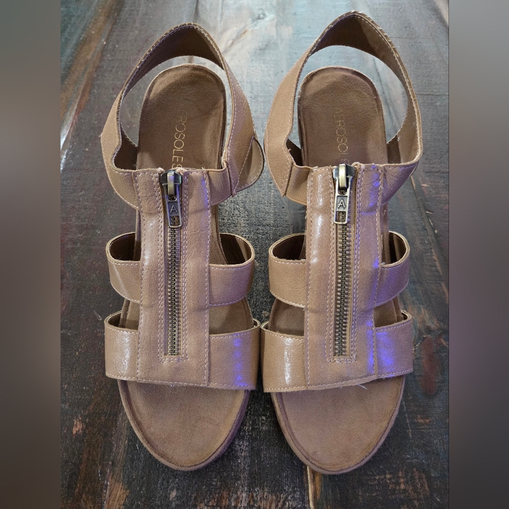 🎈2/$15 Women's Tan Wedge Sandals - Picture 7 of 7